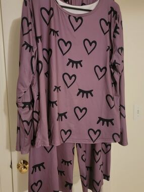Womens Purple Heart & Eyelash Print Pajama Set